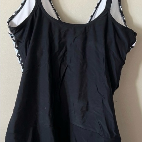 $13 or 2 for $20. Black & White Tankini Top Size L Ruched, Slimming - Picture 3 of 7